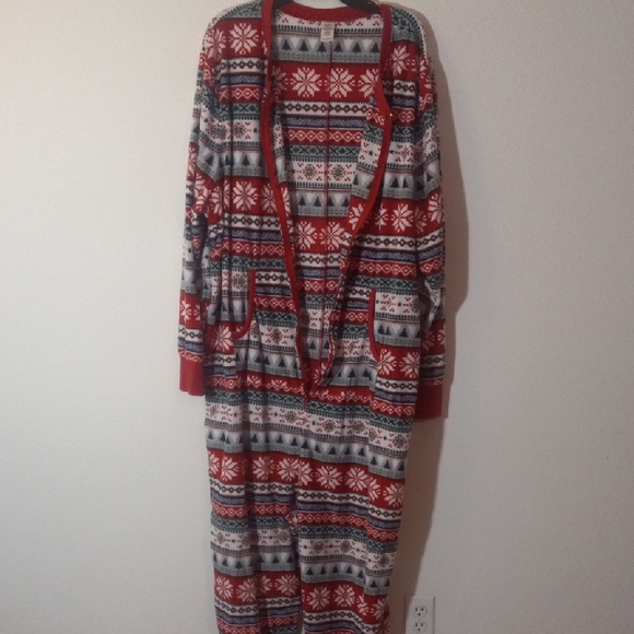 Target Red and Gray Patterned Pajama Set - Picture 1 of 2